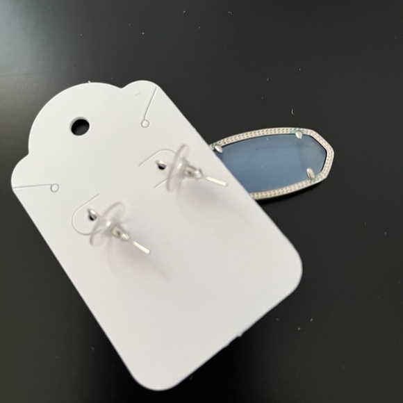 Kendra Scott Elle Dangle Earrings Translucent Blue & Silver preowned - Picture 3 of 4